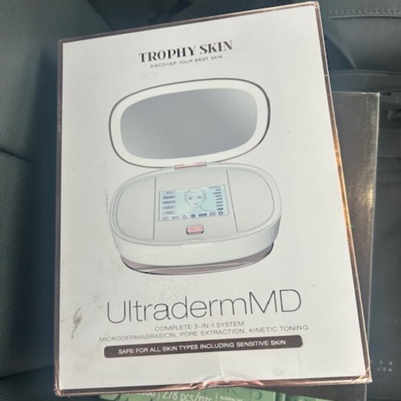 Trophy Skin UltradermMD - 3 in 1 Home Spa Microdermabrasion Kit - Picture 1 of 5